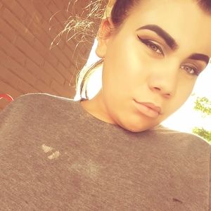 Meet your Posher, Shania